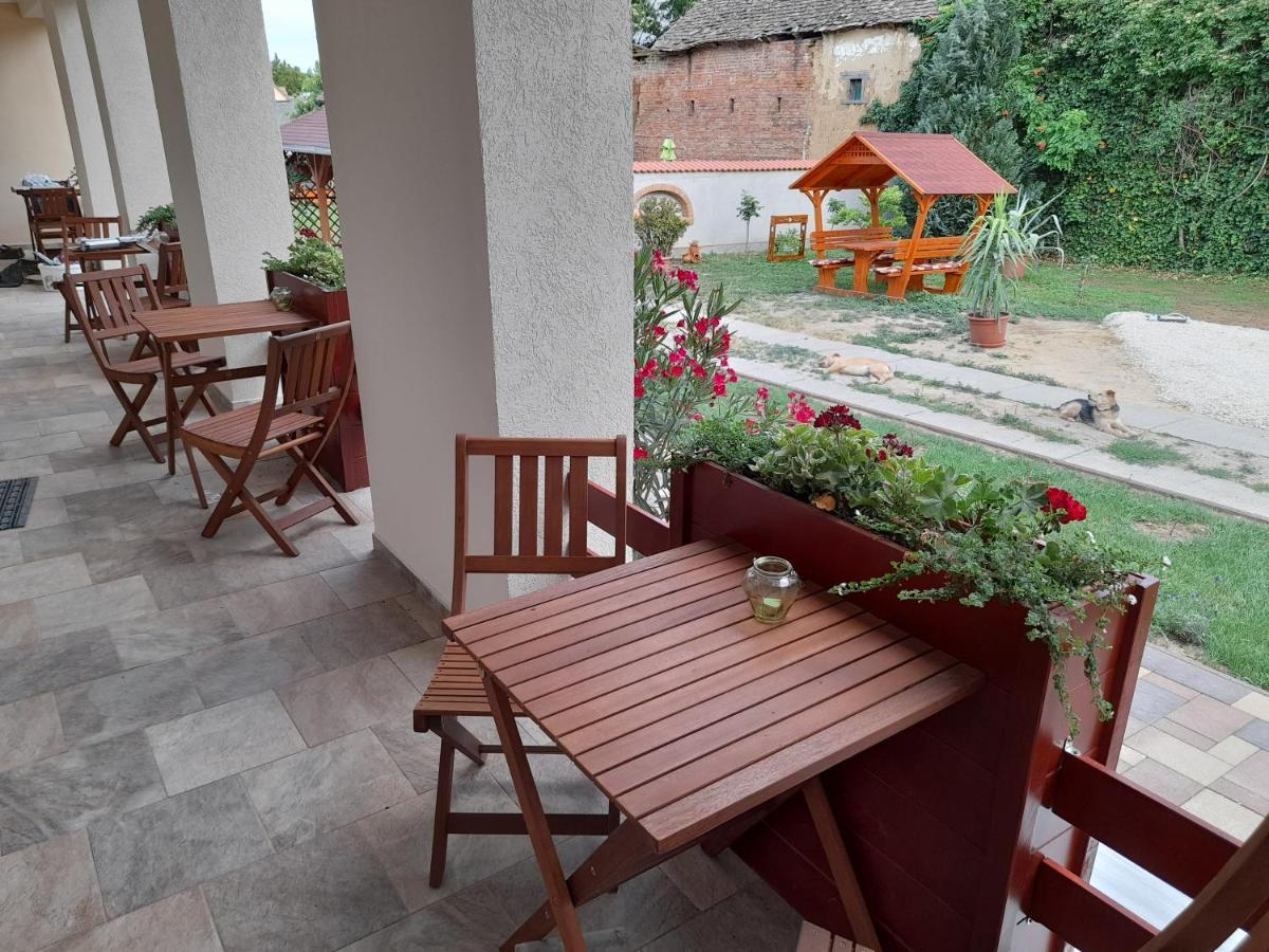 Adamko Borkert Haz Bed & Breakfast Villany Exterior photo