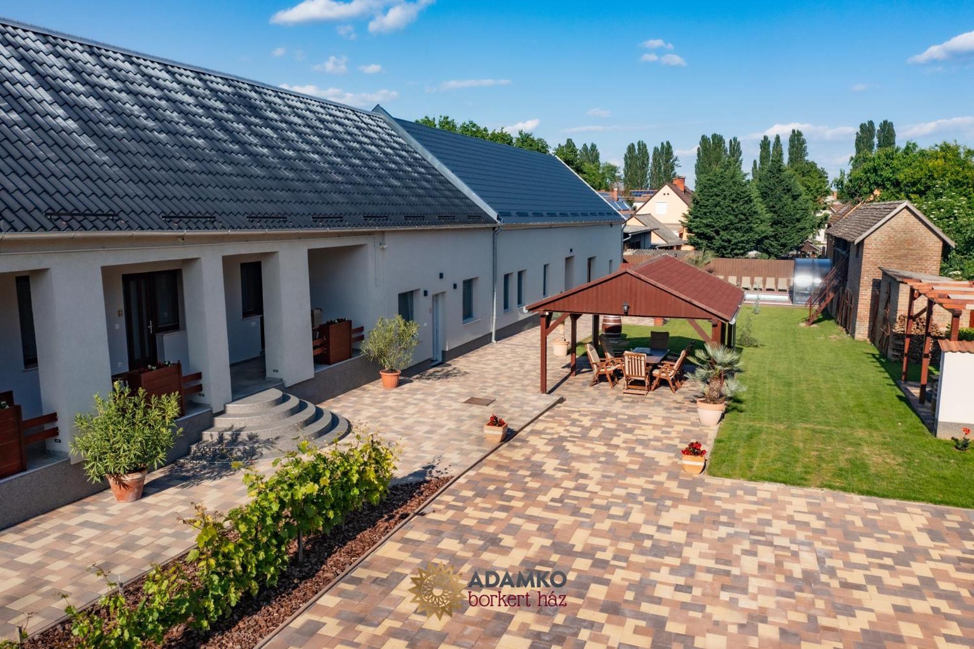 Adamko Borkert Haz Bed & Breakfast Villany Exterior photo